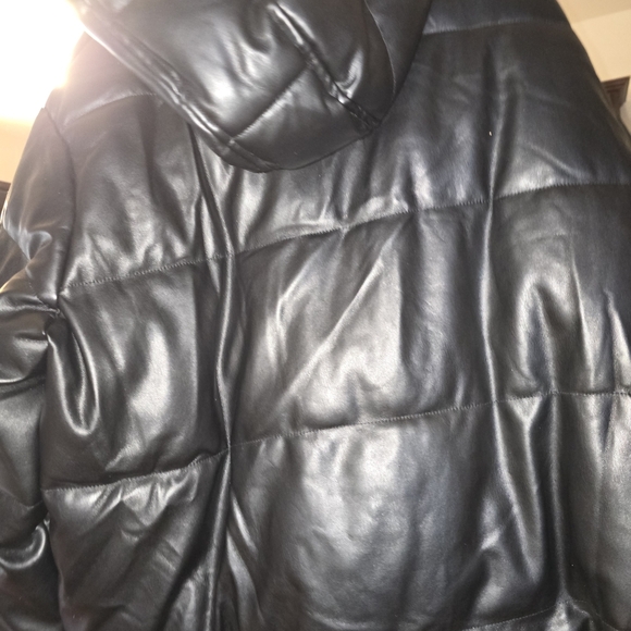 Ladies Gorgeous Black Puffer Jacket - Picture 3 of 3